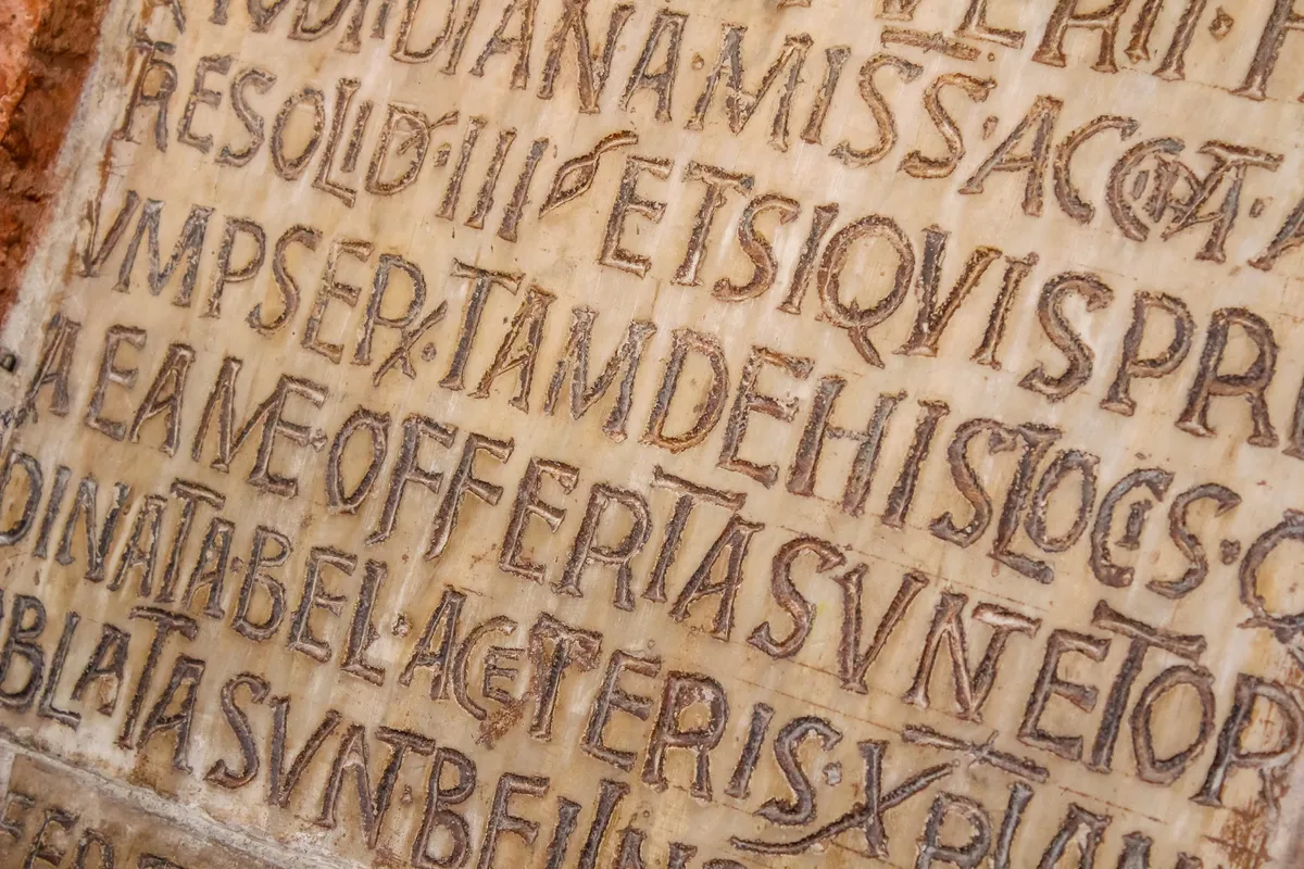 Medieval Latin inscription carved in marble at Santa Maria in Cosmedin, Rome, read through grammar and the Direct Method